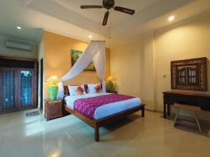 Ένα ή περισσότερα κρεβάτια σε δωμάτιο στο Warji House 2 Bisma