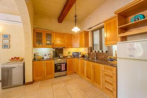 Kuchyň nebo kuchyňský kout v ubytování Razzett ta' Leli Holiday Home