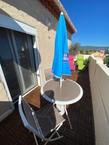 Μπαλκόνι ή βεράντα στο Charmante chambre avec vue mer - parking privée