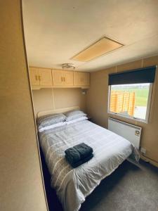 a bedroom with a bed in a tiny house at Birchlea Caravan in Stonehaven