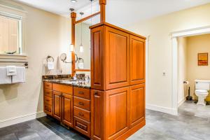 ห้องน้ำของ Whatcom By The Water