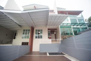 Φωτογραφία από το άλμπουμ του Shamrock Villas Corner OR Seaview OR Standard σε Batu Ferringhi