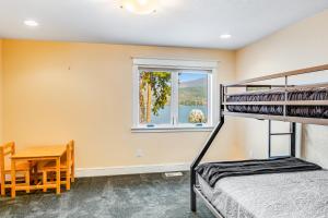 เตียงในห้องที่ Whatcom By The Water