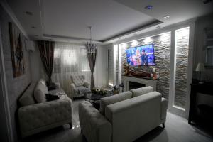 TV i/ili multimedijalni sistem u objektu Apartman MDB RETRO