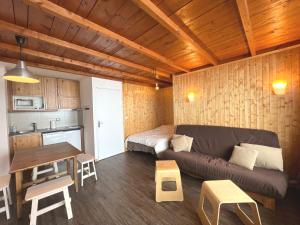 Η κουζίνα ή μικρή κουζίνα στο Appartement 6 places, superbe vue face à la montagne, 50m des pistes