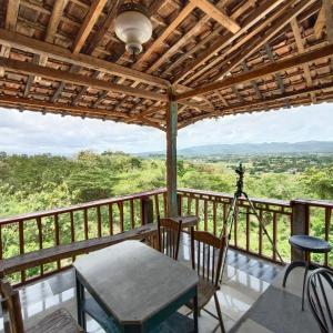 Svalir eða verönd á Omah Singo Stay & Resto Yogyakarta