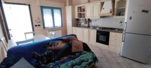 a kitchen with a couch in the middle of a kitchen at CasAmare in Torvaianica