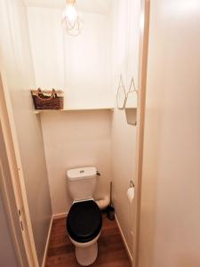 Kúpeľňa v ubytovaní Loft atypique au calme avec cour privative