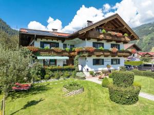 a house in the mountains with a yard at Landhaus Rohrmoser in Zell am Ziller