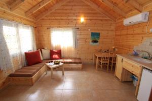 Gallery image of Chalet The Mountain To The Sea in Beẕet
