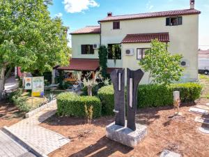 a statue in front of a house at Magic holiday Apartment in Bale