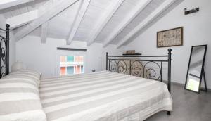 a bedroom with a large bed and a window at A casa di Oscar in Deiva Marina