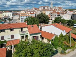 Nespecifikovaný výhled na destinaci Bale nebo výhled na město při pohledu z apartmánu