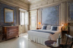 Llit o llits en una habitació de Albergo Real Castello