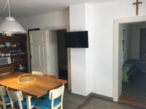 TV a/nebo společenská místnost v ubytování Apartmán ve Dvoře