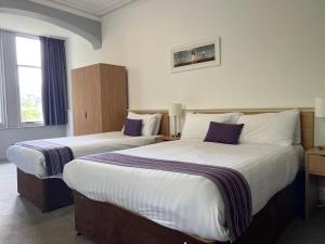 Postel nebo postele na pokoji v ubytování The Highland Hotel by Compass Hospitality