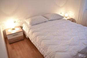 Postel nebo postele na pokoji v ubytování Apartman Peršić