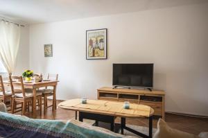 a living room with a television and a table at Neue Reihe 8 Wohnung links in Cuxhaven