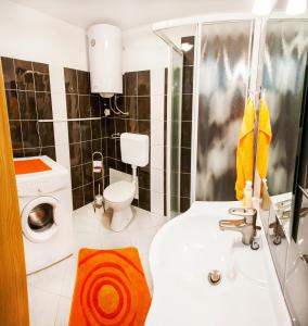 Koupelna v ubytování Apartments Shock