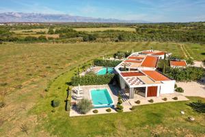 Bazén v ubytovaní Villas Terraneo alebo v jeho blízkosti