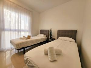 Postel nebo postele na pokoji v ubytování Premium Ferienwohnung: Allegra - Alba - Residential + 37 fotografií