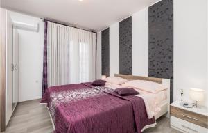 Posteľ alebo postele v izbe v ubytovaní Awesome Apartment In Cesarica With Wifi