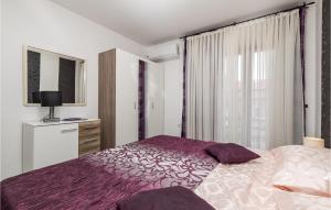 Posteľ alebo postele v izbe v ubytovaní Awesome Apartment In Cesarica With Wifi