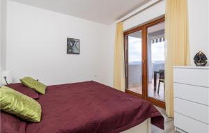 Posteľ alebo postele v izbe v ubytovaní Awesome Apartment In Cesarica With Wifi