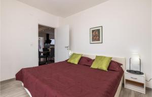 Posteľ alebo postele v izbe v ubytovaní Awesome Apartment In Cesarica With Wifi