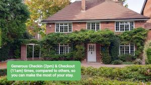 a house with a sign in front of it at Little Robin Gate - Free Parking - Central - 10 min Walk to Train Station in Bournemouth