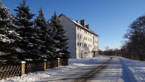 Ośrodek Wypoczynkowy "Hotel Korona" iarna