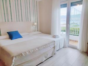 Postel nebo postele na pokoji v ubytování Hotel Rodeiramar 2A + 47 fotografií