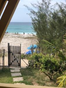 a view of the beach from a house at Chale da pesca in Arraial do Cabo