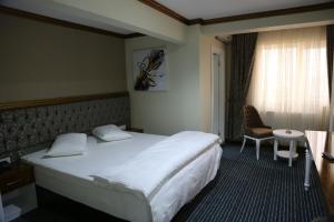 Postel nebo postele na pokoji v ubytování Grand Sera Hotel + 37 fotografií