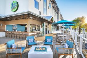 Compass by Margaritaville Medford的休息区