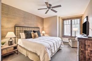 Postel nebo postele na pokoji v ubytování Luxury 3 Bedroom Breckenridge Vacation Rental With Stunning Mountain Views Just Steps From Historic Main Street + 17 fotografií