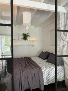 Un pat sau paturi într-o cameră la Mandarina