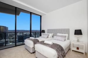 Letto o letti in una camera di Sub Penthouse Oracle 46th floor - GC Getaways