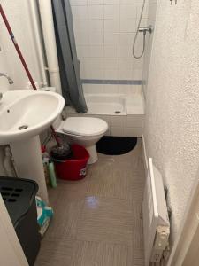 Zdjęcie z galerii obiektu logement entier situé à côté de la gare de Versailles chantier w Wersalu