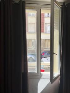 Zdjęcie z galerii obiektu logement entier situé à côté de la gare de Versailles chantier w Wersalu
