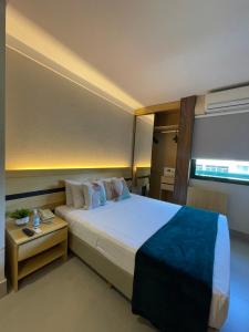 Кровать или кровати в номере Flat PRAIA Home Experience Dante Michelini