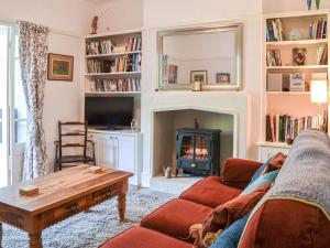 a living room with a couch and a fire place at The Dairymans Cottage in York