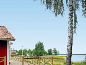 Fotografie z fotogalerie ubytování 6 person holiday home in HJO-By Traum v destinaci Hjo + 14 fotografií