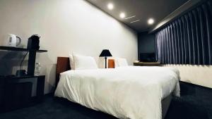 Postel nebo postele na pokoji v ubytování Hotel & Onsen 2307 Shigakogen + 27 fotografií