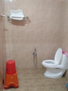 Salle de bains dans l'établissement N R Resort Kaziranga