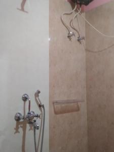 Ванная комната в N R Resort Kaziranga