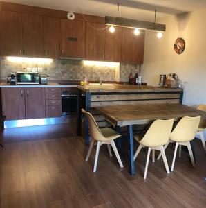 Kuchyň nebo kuchyňský kout v ubytování Le Jardin de Font Romeu