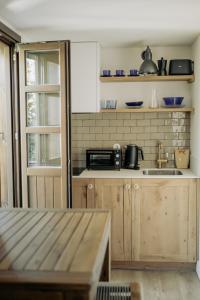 Кухня или мини-кухня в Apartamentos Etxetxu Branka eta Ankora
