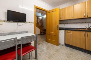 Kuchyň nebo kuchyňský kout v ubytování CASA LA TERCIA