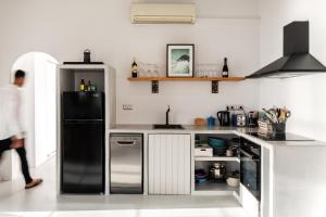 A kitchen or kitchenette at Yalos mykonos 3 bedroom Luxury home in Mykonos Town with Sea & Sunset view